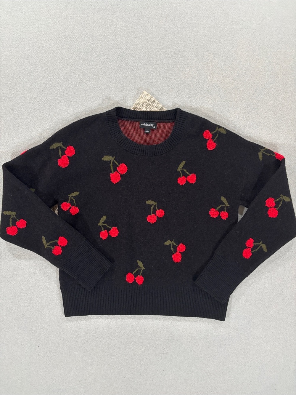Originality textured black cherries Sweater L